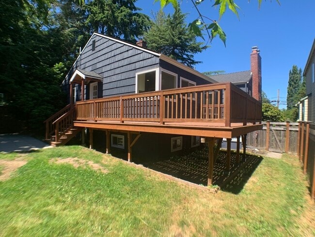 Building Photo - 3829 NE 95th St