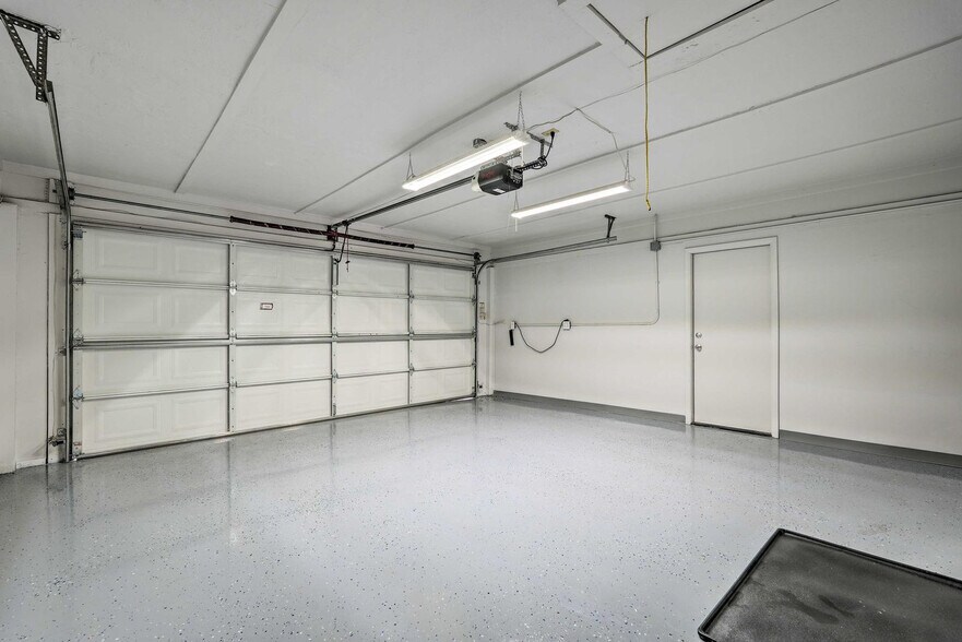 Building Photo - 8407 E Angus Dr