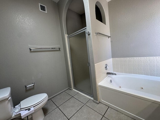 Building Photo - 4877 Los Reyes Dr