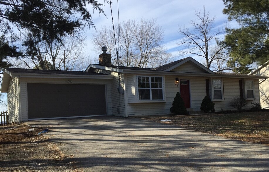 Building Photo - 3719 Clearview Dr