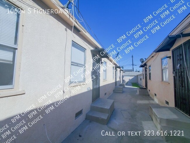 Primary Photo - 10624 S Figueroa St