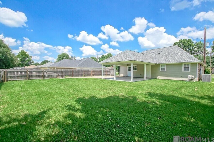 Building Photo - 14211 Parkridge Dr
