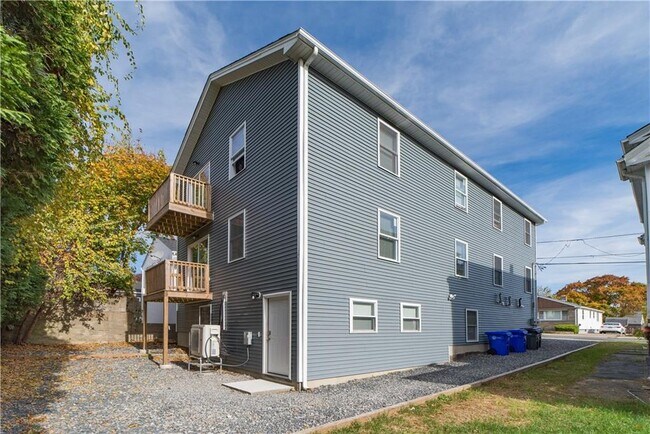 Building Photo - 44 Hall St