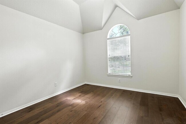 Building Photo - 14411 Gadshill Cir