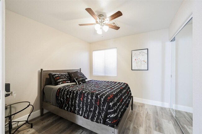 Building Photo - Fully Furnished - Turn Key - Short Term 31days+ - Sleeps up to 7