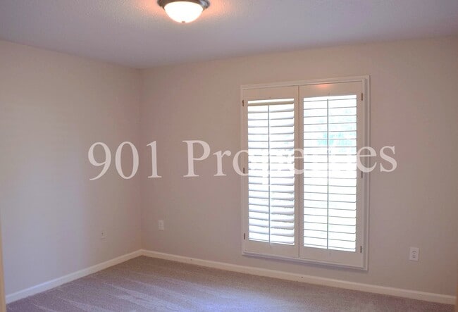 Building Photo - 8660 Beechcroft Pl N