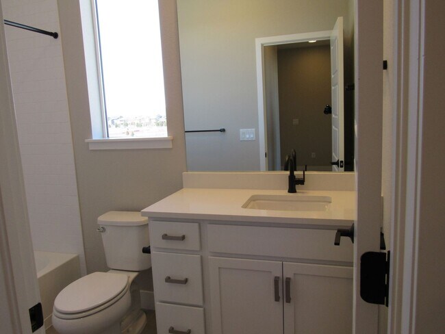 Building Photo - Modern Solar Powered Home in Broomfield