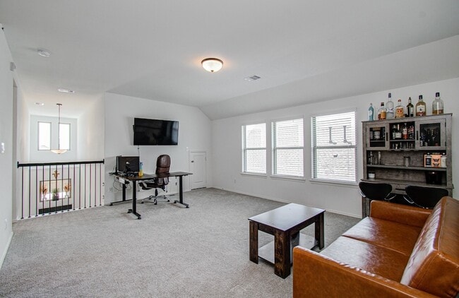 Building Photo - 4722 Crest Hill Dr