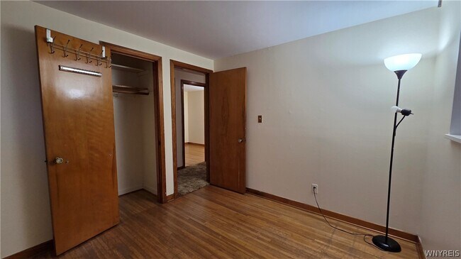 Building Photo - 419 Cherokee Dr