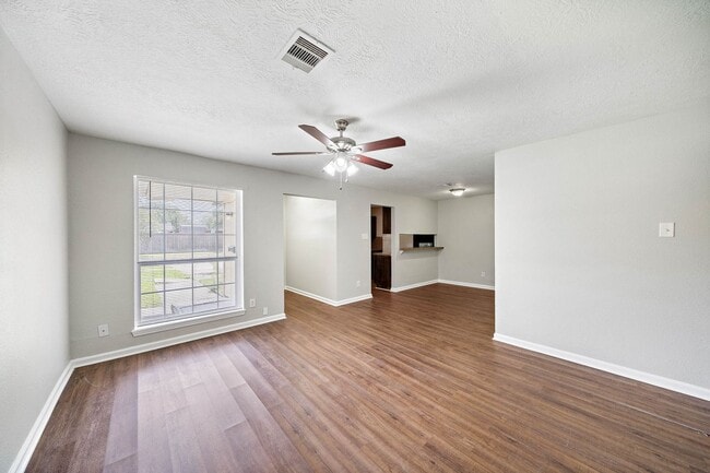 Building Photo - Duplex