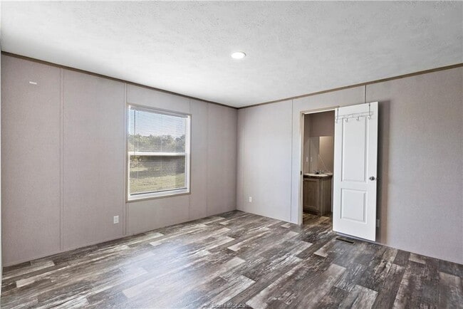 Building Photo - 3933 Graham Rd N