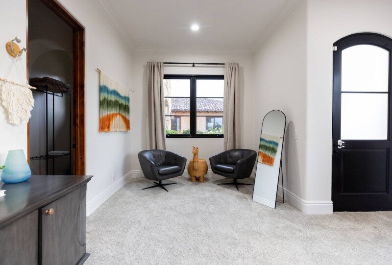 Building Photo - 18000 Sunset Point