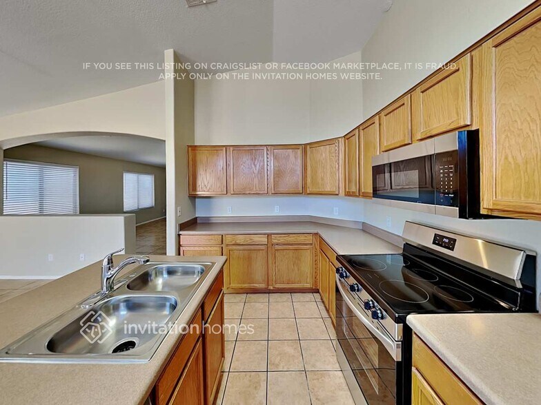 Building Photo - 866 E Mohave Ln