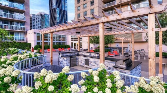 Building Photo - 545 N Dearborn St