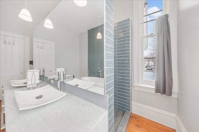 Building Photo - Historic, Character-Rich House - 3 Bed, 3 Bath (2 Full, 2 Half)