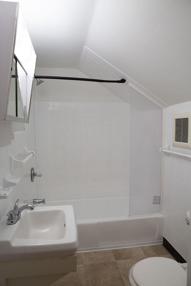 Building Photo - 180 N Main St