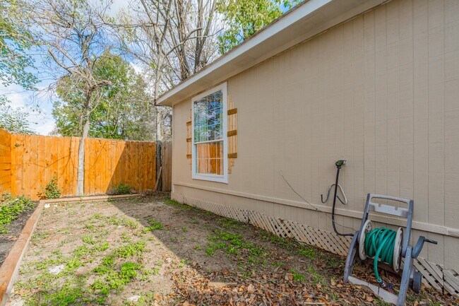 Building Photo - 3002 Kirk St