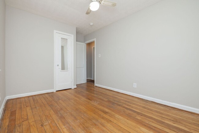 Building Photo - Freshly Renovated 2-Bedroom Home in Quiet ...