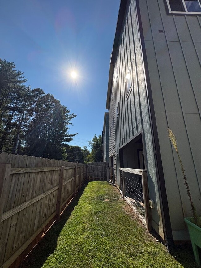 Building Photo - 6 W Citra St