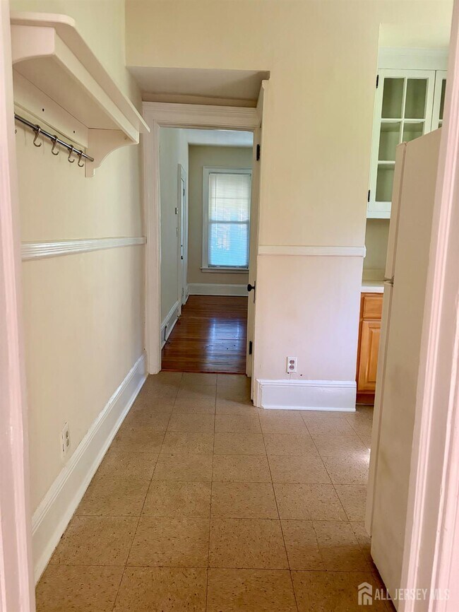 Building Photo - 207 Woodbridge Ave