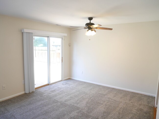 Building Photo - 3 Bedroom Townhome located in Randallstown...