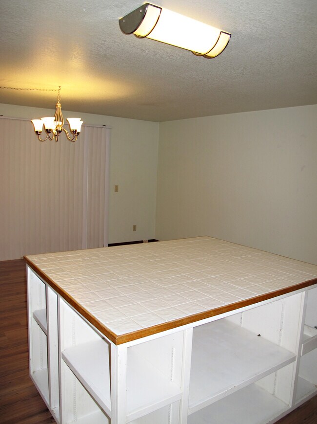 Building Photo - Pet Negotiable 3 Bedroom Home. Fire Place and Garage.