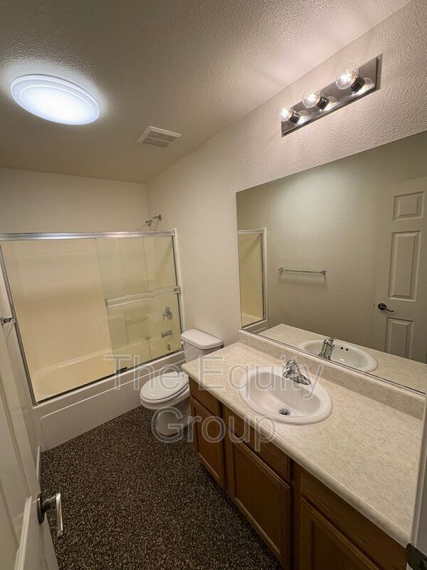 Building Photo - 3118 W Flagstaff Ave