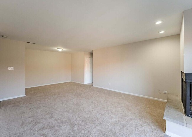 Building Photo - 222 Main St