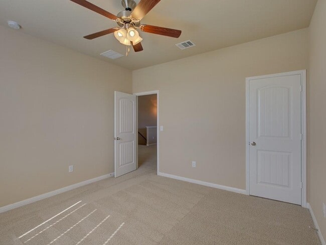 Building Photo - 421 Epiphany Ln