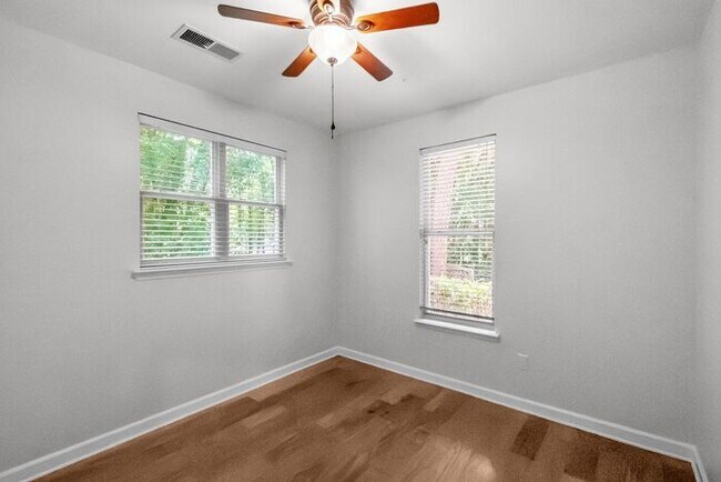 Building Photo - Waterfront Living at Its Finest - Beautifully Remodeled 3BR/2BA, 1st Floor, End Unit Condo on Lak...