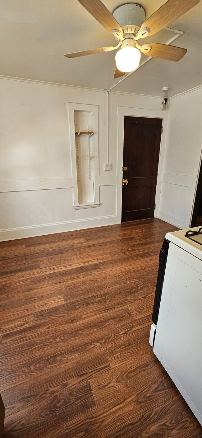 Building Photo - 96 Central St