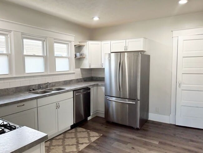 Building Photo - Spacious 2-Bed, 1.5-Bath Home in Indianapolis! Dual walk-in closets in both bedrooms!