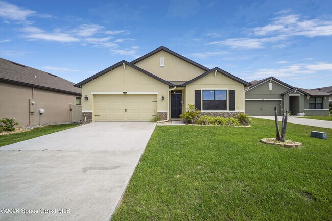 Building Photo - 548 Coyote Dr