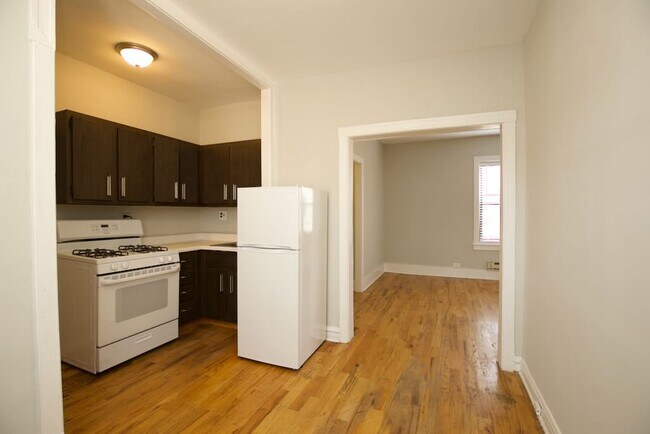 Building Photo - 3722 N Pine Grove Ave