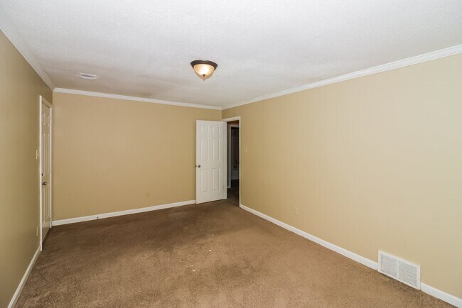 Building Photo - 4365 Ross Rd