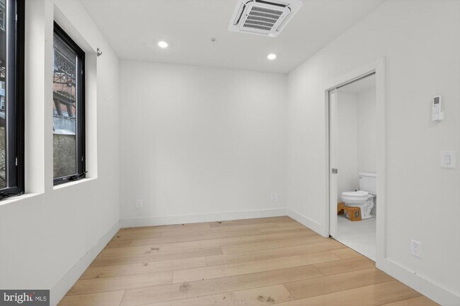 Building Photo - 2007 Cambridge St