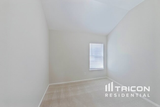 Building Photo - 405 Fireberry Dr