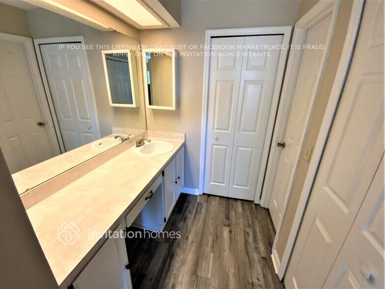 Building Photo - 7737 Rockridge Dr W