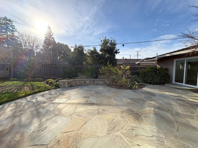 Building Photo - Charming Single-Family Home in South Los A...