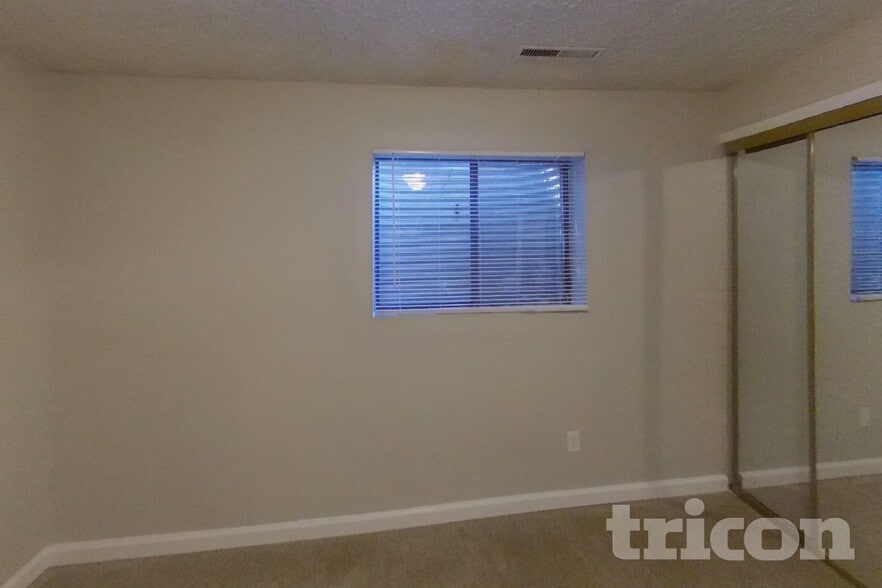 Building Photo - 2286 Farnsworth Dr
