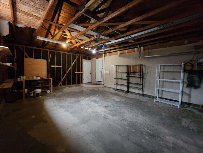 Building Photo - Spacious 5 Bed Home with Finished Basement, Multiple Living Areas & Private Backyard