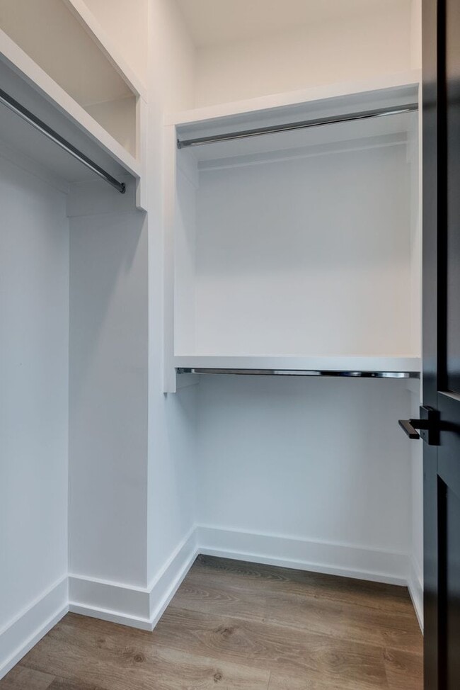 Building Photo - Welcome to Your Stylish Haven in Vibrant East Nashville!