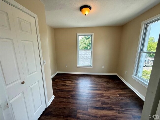 Building Photo - 5 E Main St