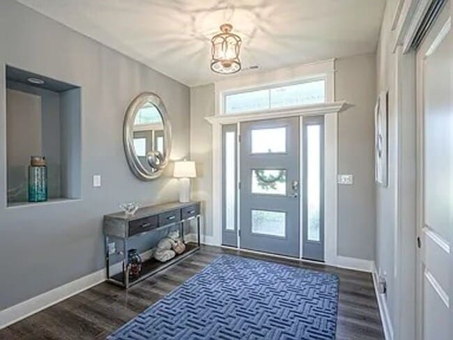 Building Photo - 740 E Holland Dr