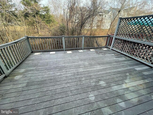 Building Photo - 5729 Goldfinch Ct