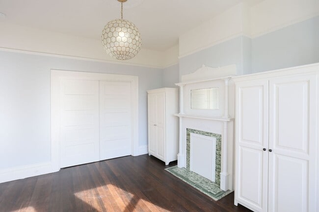 Building Photo - 144 10th Ave