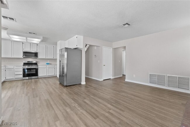 Building Photo - 497 Coco Palms Ave