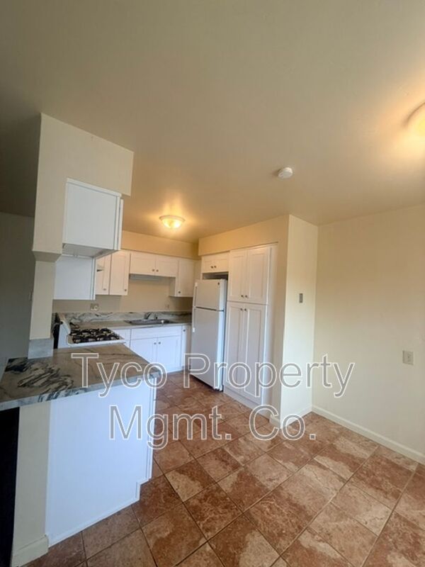 Building Photo - 591 D St