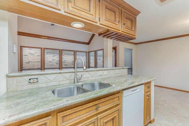 Building Photo - 18242 Vinland Dr