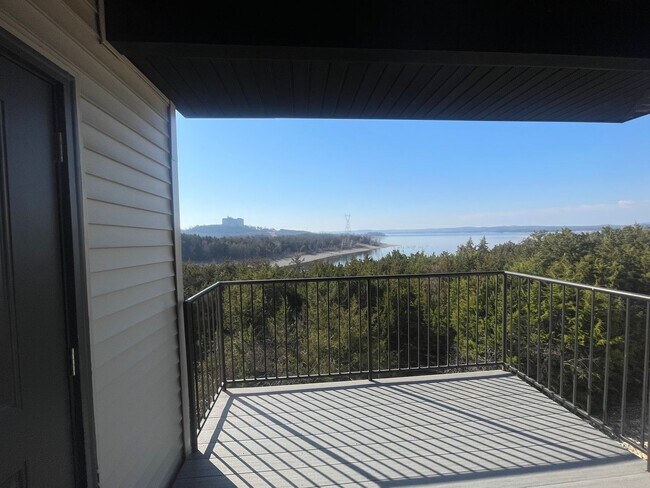 Building Photo - Unfurnished 3 Bedroom 2 Bath  Apartment With Lake-views of Table Rock Lake from each Room